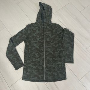 Like New 💙 Lululemon Athletica Forme Fit Camouflage Hoodie